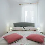 Ivana * 特罗吉尔